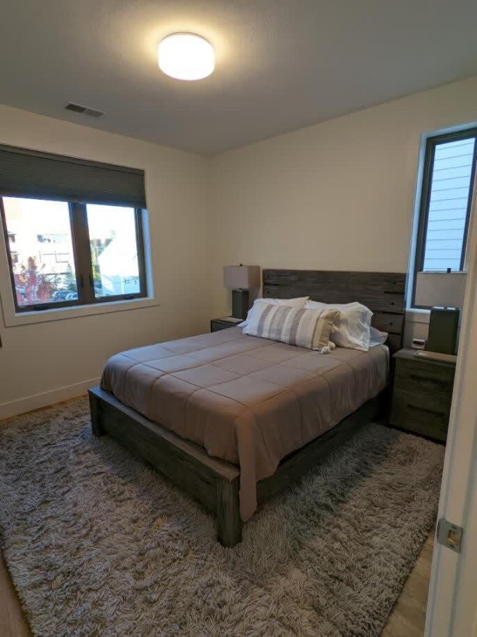 Location Location - Capri Condo 212 트래버스 시티 외부 사진