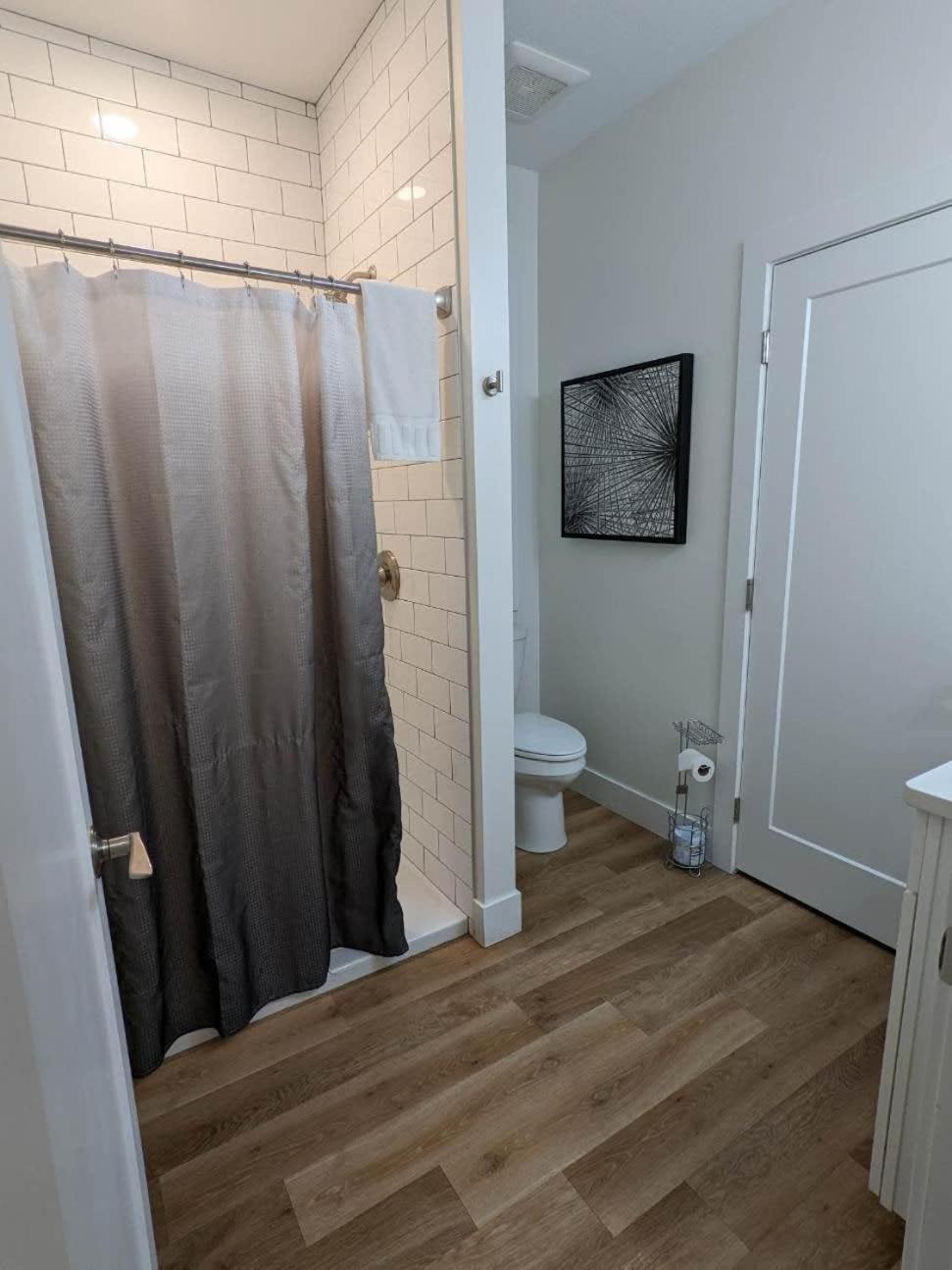 Location Location - Capri Condo 212 트래버스 시티 외부 사진