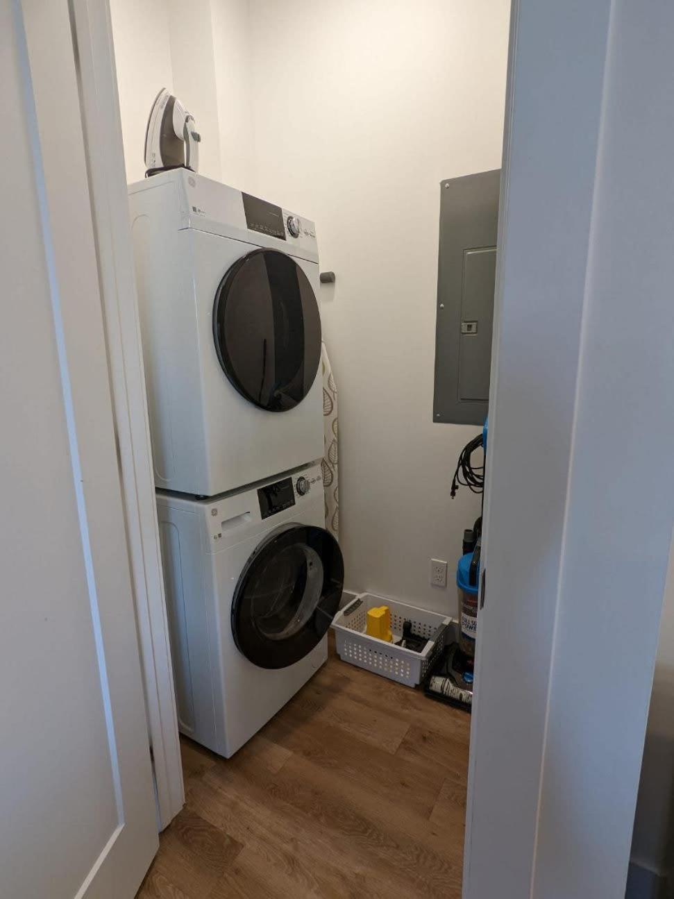 Location Location - Capri Condo 212 트래버스 시티 외부 사진
